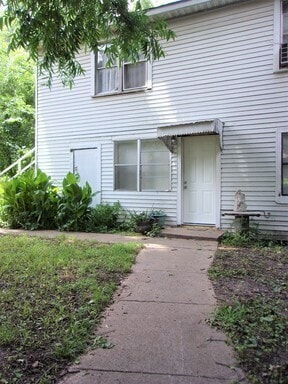 1 BED 1 BATH DOWNSTAIRS GARAGE APT IN CAPITAL HILL AREA - 1 BED 1 BATH DOWNSTAIRS GARAGE APT IN CAPITAL HILL AREA