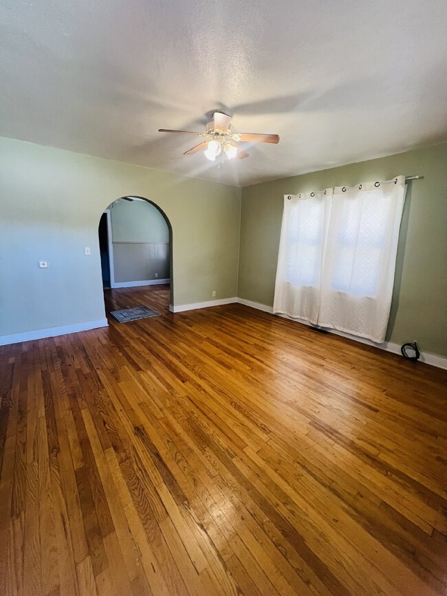 Building Photo - "Charming 2-Bedroom Haven on Main Street"