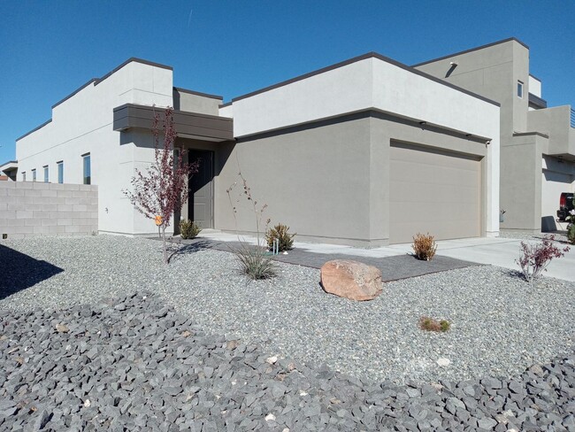 Foto del edificio - *** Stunning 3 bed-2 bath MODERN home in R...