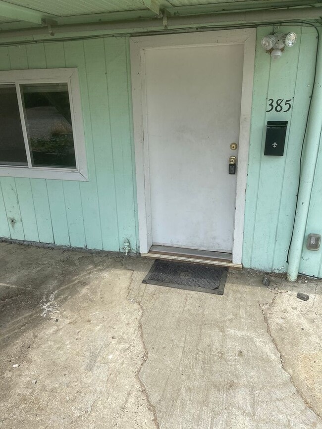 Building Photo - Large downstairs 4 Bedroom apartment in Winston