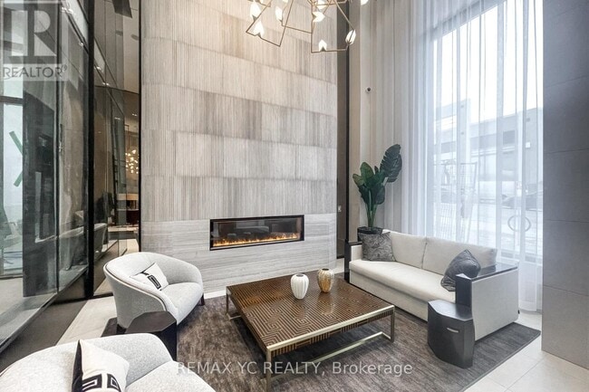 Photo du bâtiment - 2020 Bathurst St