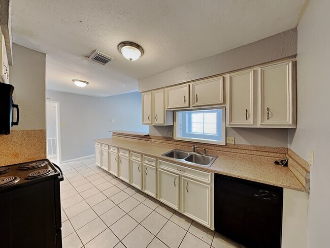 Building Photo - 7767 Water Park Ln