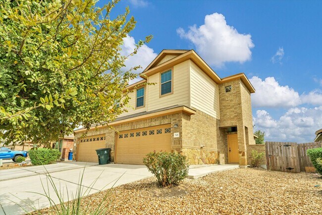 Building Photo - Nice 3 Bedroom Duplex located in New Braun...