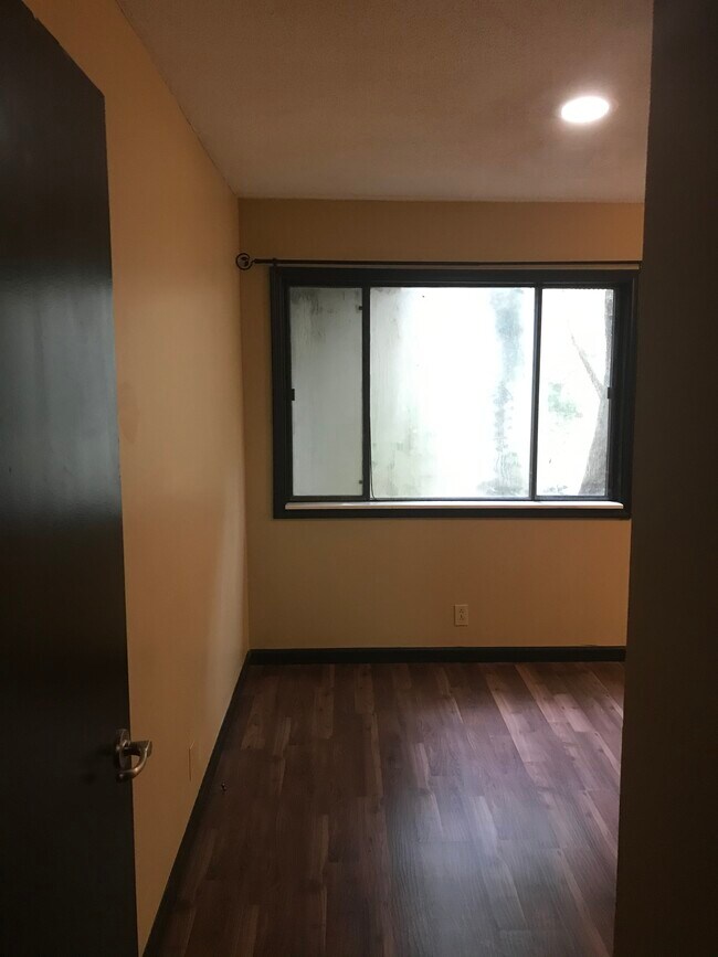 Foto del edificio - 706 Idlewood Ln