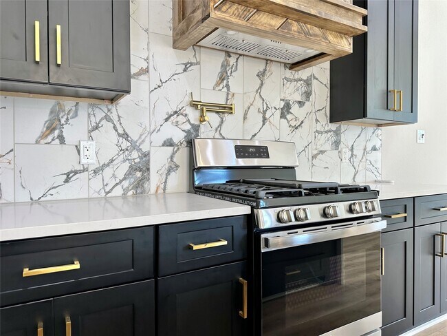 Foto del edificio - 2444 Carmel St