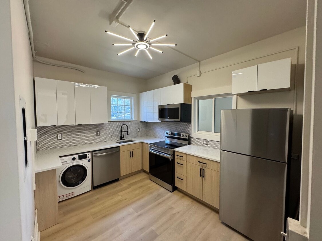 Primary Photo - 1bd/1ba Seattle House