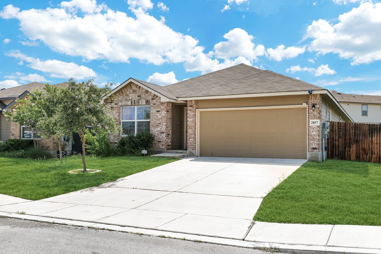 Primary Photo - Elegant Single-Story Home in Prime Location