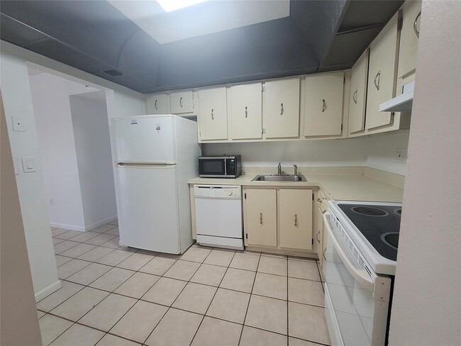 Building Photo - 4374 NW 9th Ave