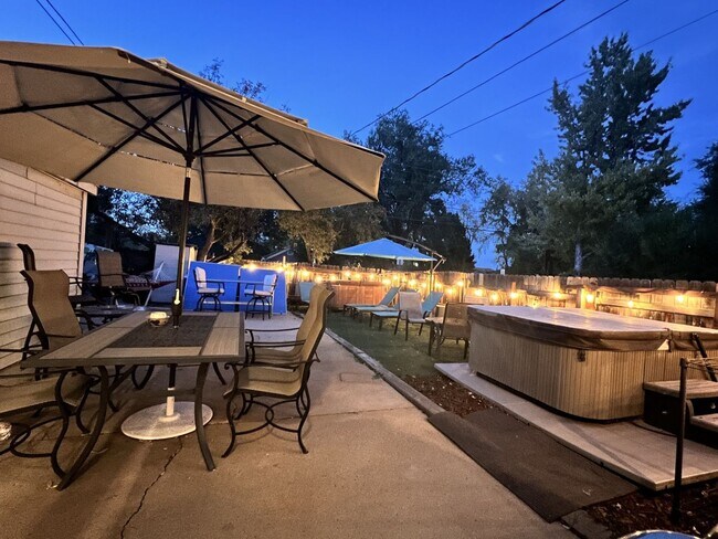 Building Photo - SHORT TERM RENTAL: Spacious 5+ Bedroom Home on the Hill! Available Now-July 31st 2026.