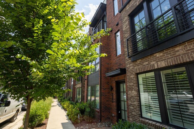 Building Photo - Luxury Reston Rental