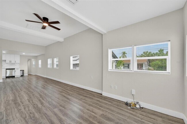 Foto del edificio - 2525 W Beach St