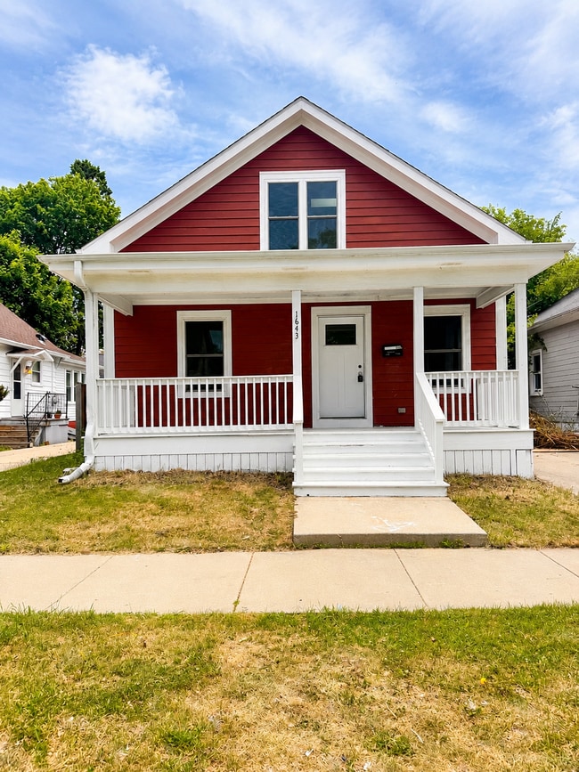 Building Photo - 1643 Villa St