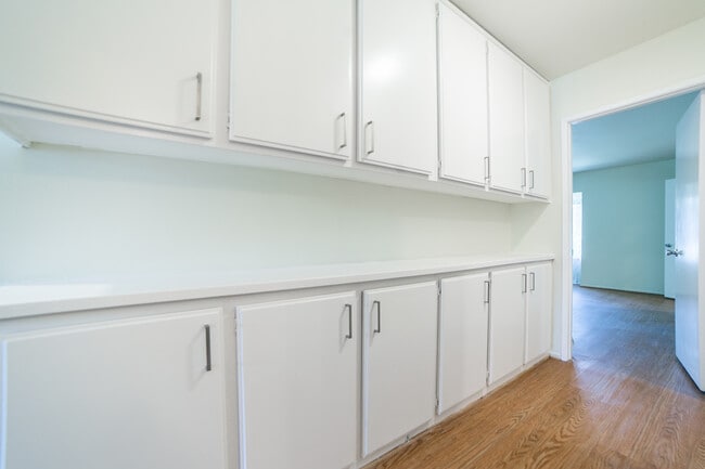 Foto del edificio - 9743 Reseda Blvd #3