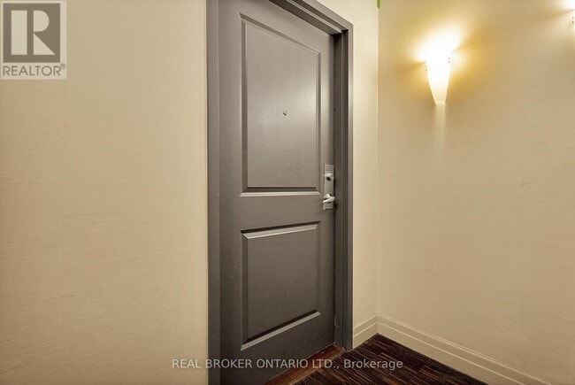 Building Photo - 628 Fleet St