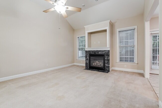 Foto del edificio - 604 Beautyberry Ln