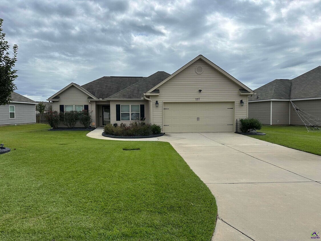 Foto principal - 137 Worchester Cir