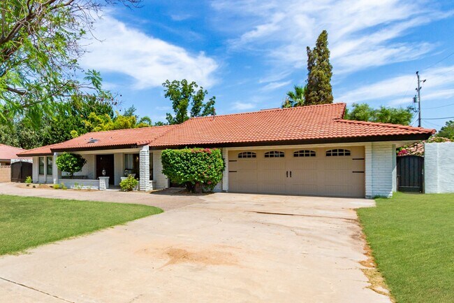 Foto del edificio - 5 Bedroom 3 Bathroom Phoenix Home