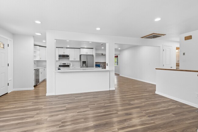 Building Photo - 122 Helena Cir