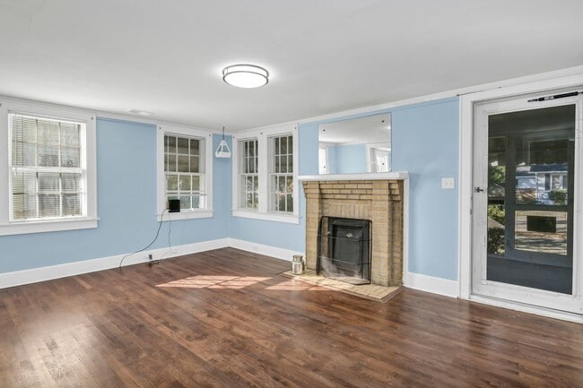 Building Photo - Prime Location! Minutes to The Vista, Downtown & USC!