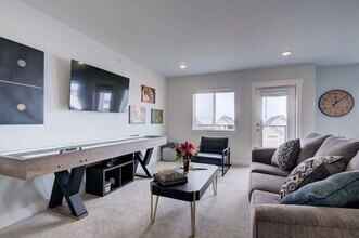 Building Photo - 5242 Fallon St