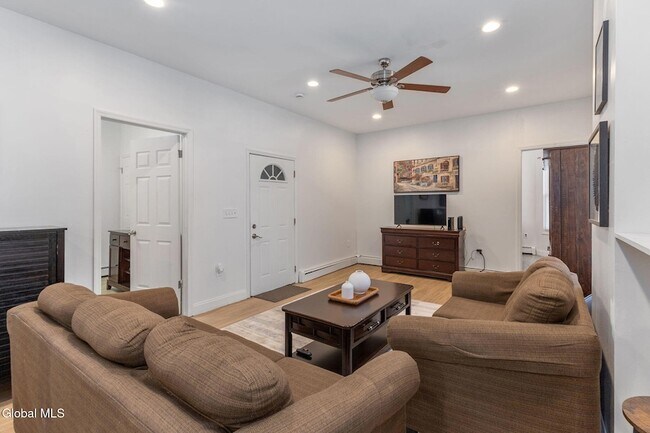 Foto del edificio - 2210 15th St