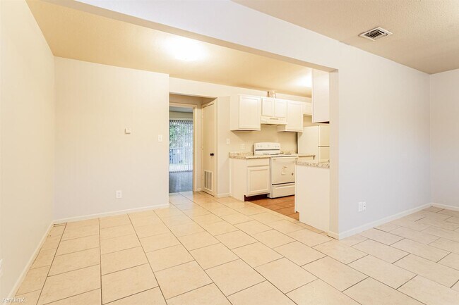 Building Photo - 1044 Linde Ave