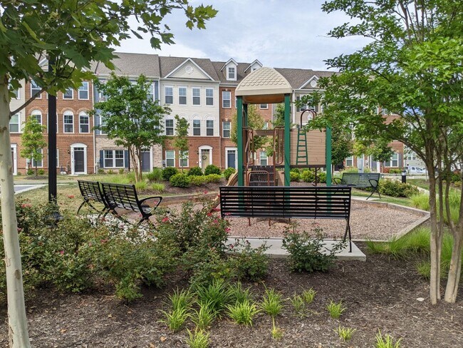 Foto del edificio - Gorgeous Newer Build (2019) 4 level townho...