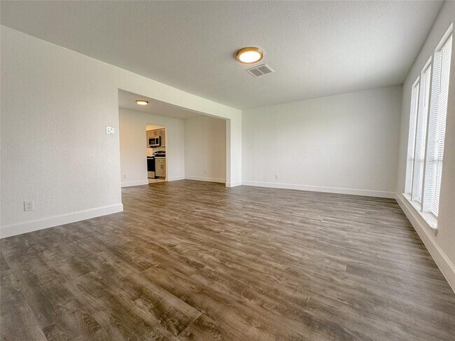 Building Photo - 6344 Creekbend Dr