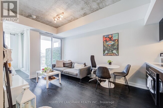 Photo du bâtiment - 20 Minowan Miikan Ln