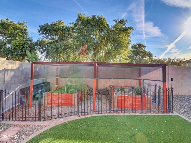 Building Photo - 3405 W Alta Vista Rd