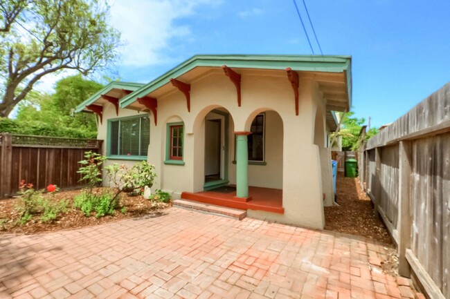 Building Photo - Beautiful Berkeley Cottage!