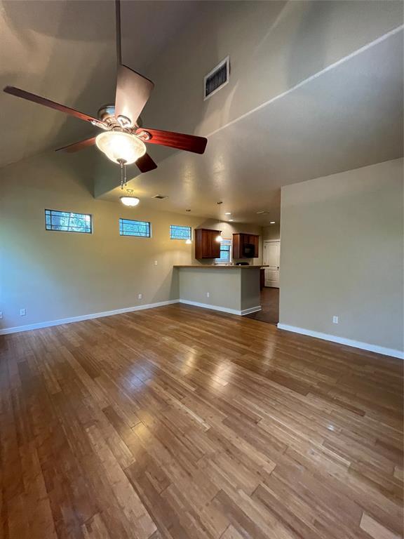 Foto del edificio - 200 W North Loop Blvd W