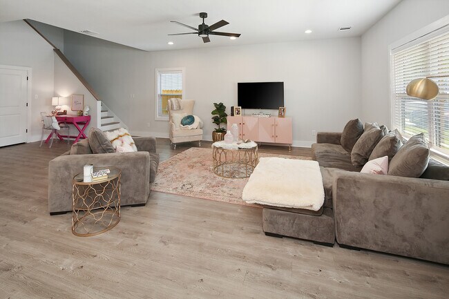 Foto del edificio - 1235 Cedar Crest Dr