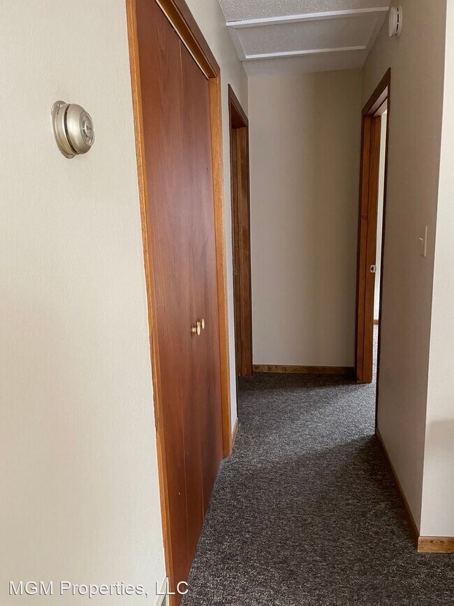 Foto del edificio - 1 br, 1 bath House - 302 E. 4th St.