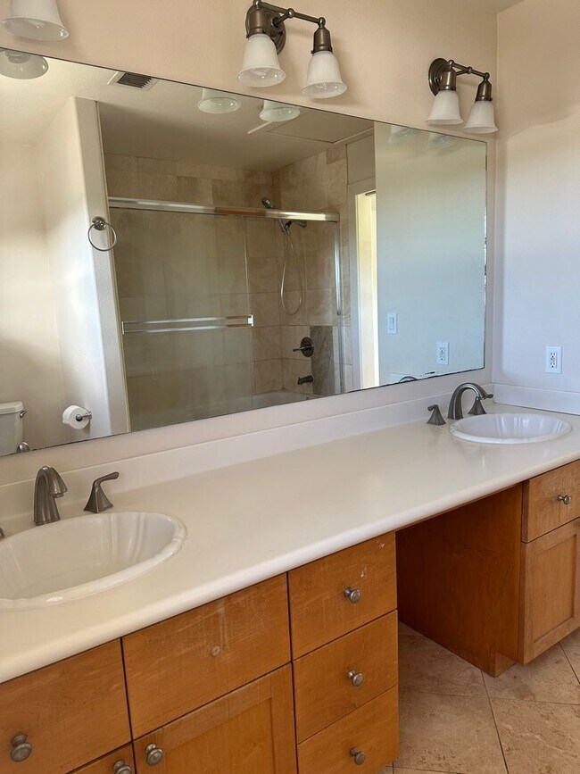 Building Photo - Beautiful 4 bedroom 3 bath home in Ewa on ...
