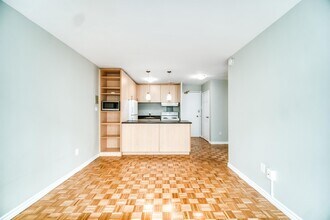 Building Photo - 1545-1545 Oxford St