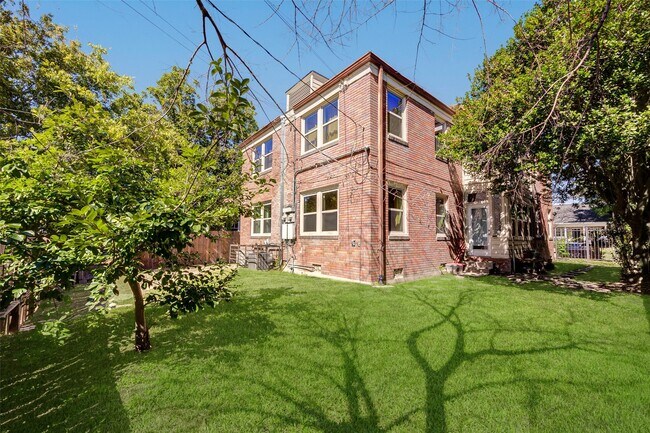 Building Photo - 2316 Wentworth St