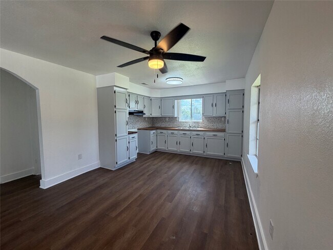 Foto del edificio - 4522 County Rd 459C