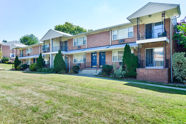 Rolling Gardens Apartment Homes Rentals - Mahwah, NJ | Apartments.com