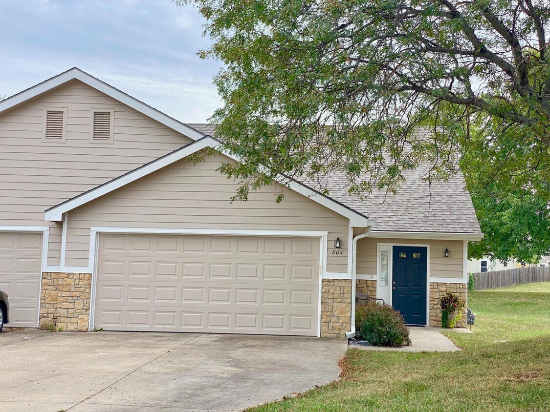 804 Morning Dove Ct, Lawrence, KS 66049 Townhome Rentals in Lawrence KS