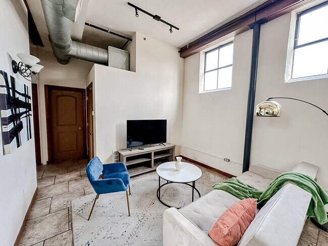 Foto del edificio - 521 N Jefferson Ave