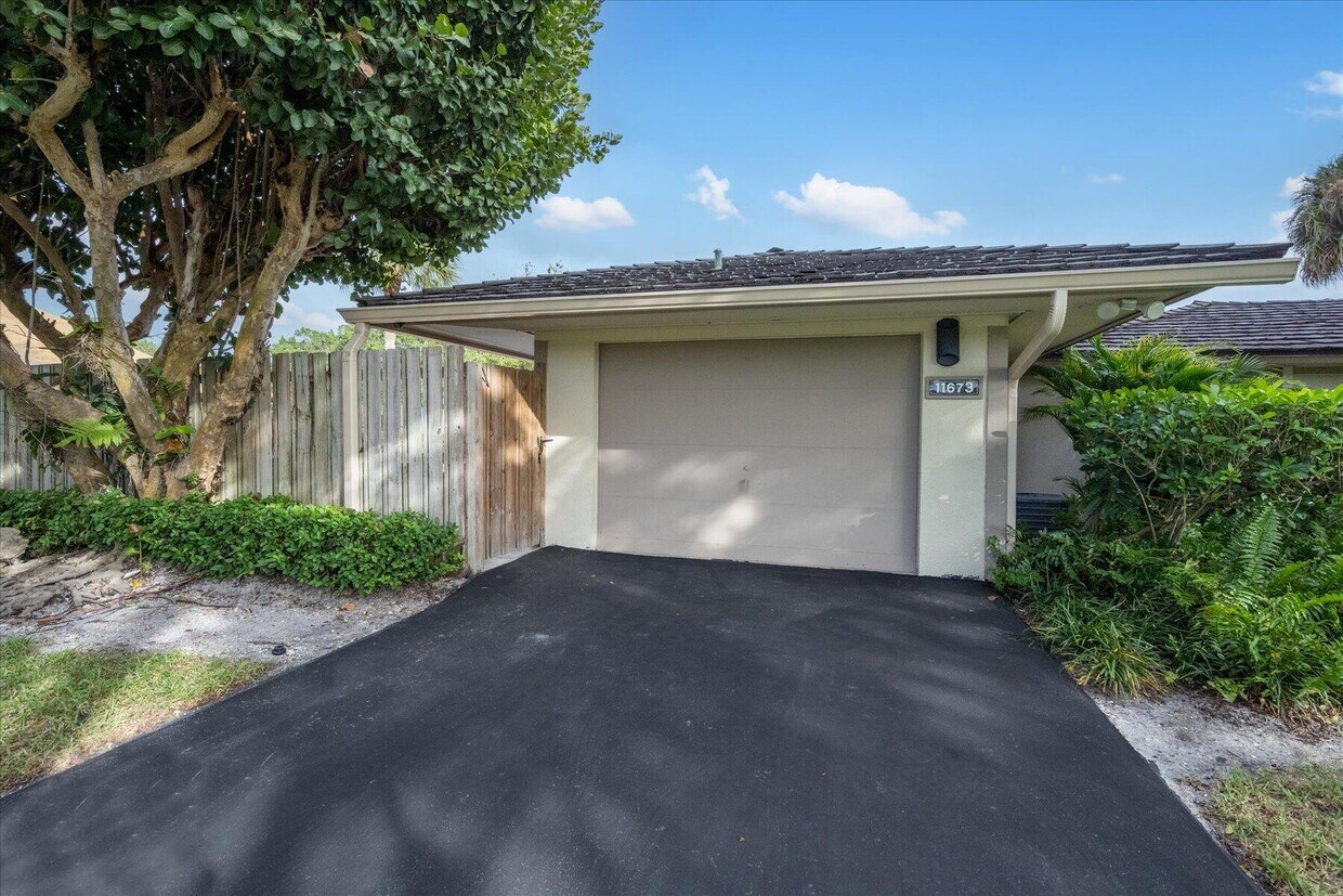 Foto principal - 11673 Wimbledon Cir