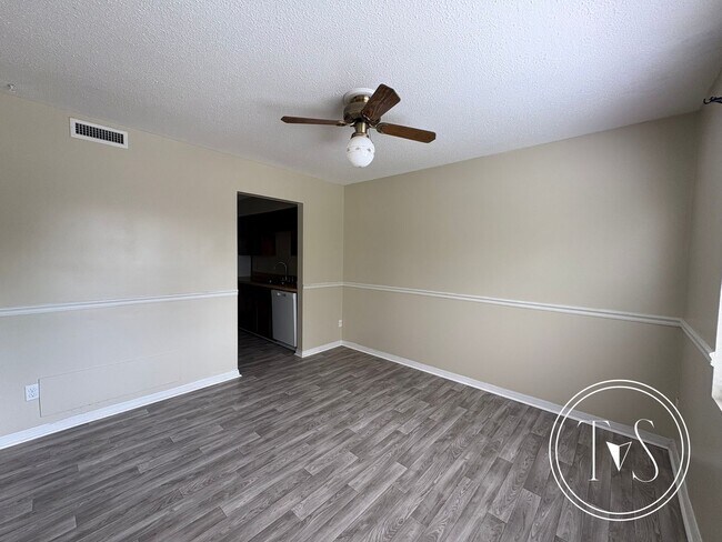 Foto del edificio - RATE DROP ALERT (was $1300/month) and SUMM...