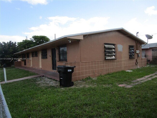 Foto del edificio - 450 NE 168th Terrace