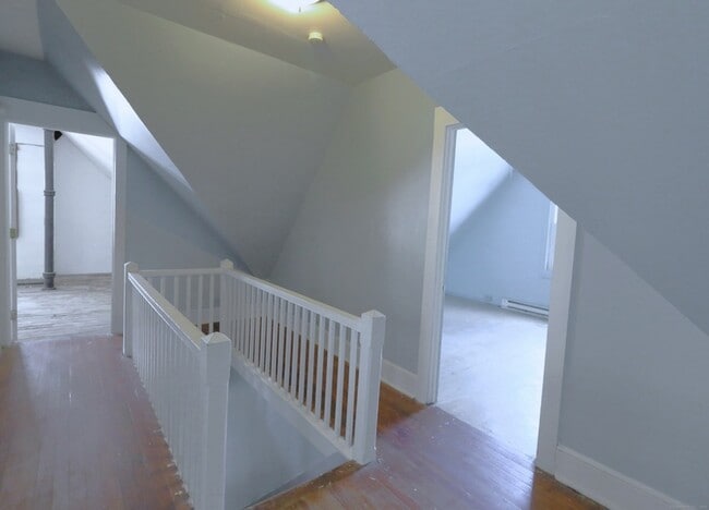 Building Photo - 215 Willow St