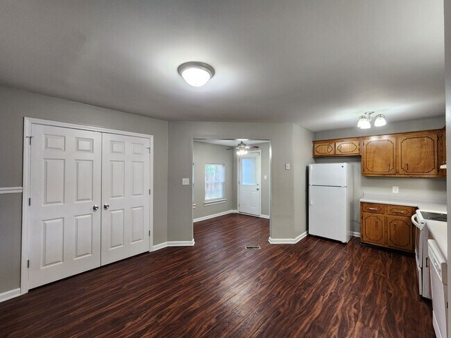 Foto del edificio - $1400 3 bed 2 bath Oak Grove Home