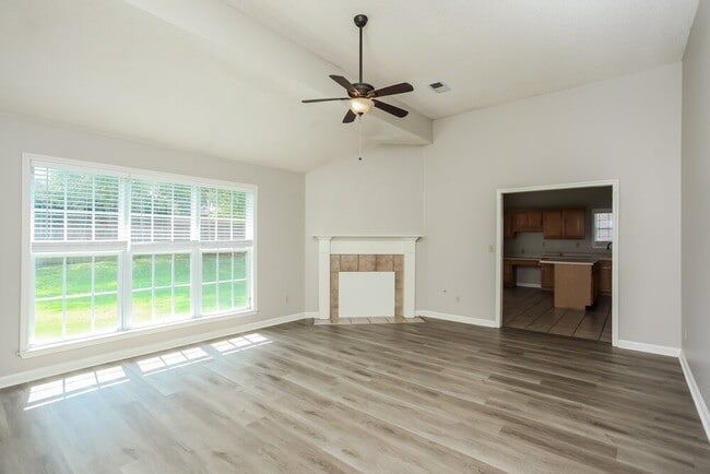 Foto del edificio - 6365 Gardener Cove