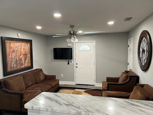 Foto del edificio - 1906 Karen Ln