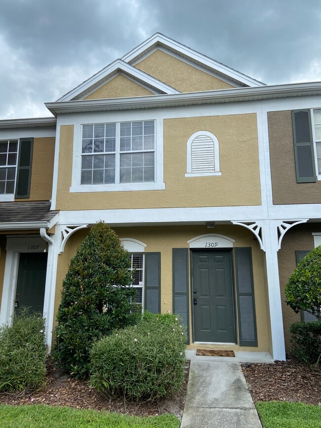 Building Photo - 1309 Throckmorton Dr