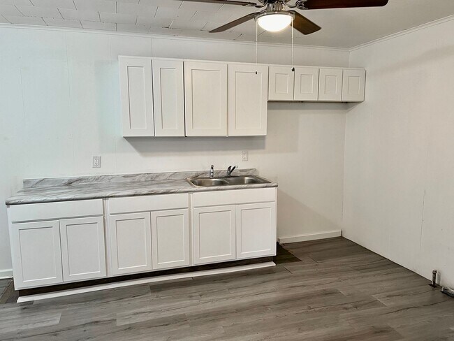 Foto del edificio - 3 Bedroom 1 1/2 Bath – For Rent!